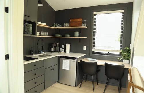 Milroy Cabin | Modern Tiny Home 29 w/Hot Tub!