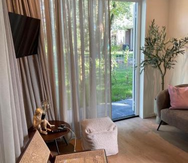 Heinkenszand Ski Chalet | Modern Tiny House Sari in Zeeland near the sea