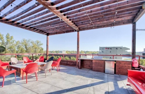 Old North Columbus House | ⭐Modern Tiny Studio 🌃 Laundry Room⏺️Parking🚗Fitness Gym💪| Extended Stay Ready