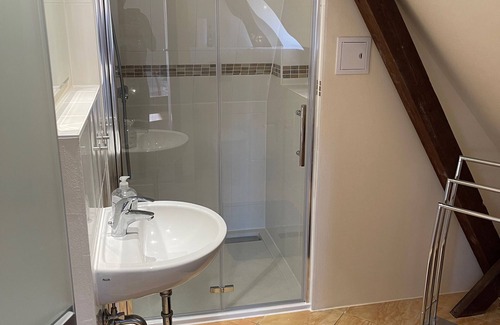 Markkleeberg Apartment | Modern top floor apartment 5 min to Markkleeberger See