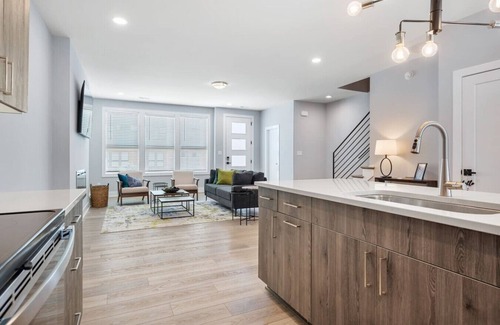 Lynchburg House | Modern Townhome Near Liberty University with Luxe Amenities
