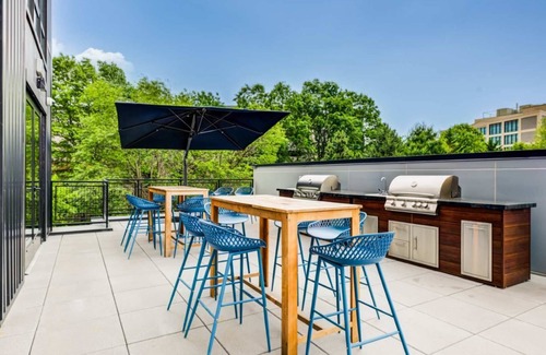 New Haven Apartment | Modern Townhome | Walk to Yale and Downtown