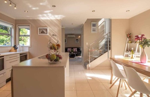 New Plymouth House | Modern Townhouse Near New Plymouth Attractions