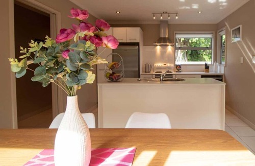 New Plymouth House | Modern Townhouse Near New Plymouth Attractions