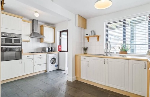 Turnchapel House | Modern Townhouse w/Waterside Views, Turnchapel