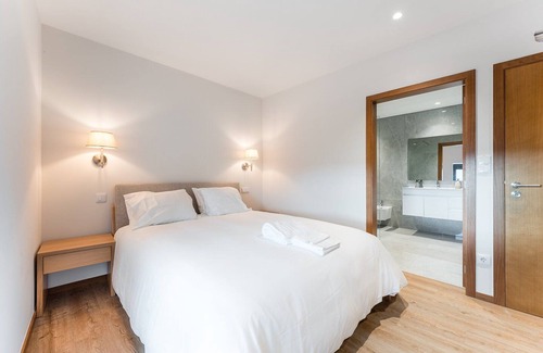 Fareja Apartment | Modern tranquility in Gémeos