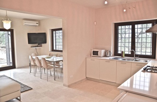 Castellana Grotte Villa | Modern trulli, 3 bedrooms, air conditioning, private swimming pool, pétanque court.