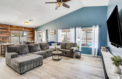 Continental Ranch House | Modern Tucson Getaway with Private Pool and Fire Pit!