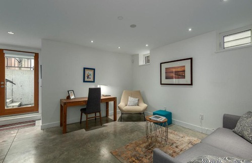 West Point Grey Apartment | Modern Two Bedroom and Two Bathroom Suite Near UBC