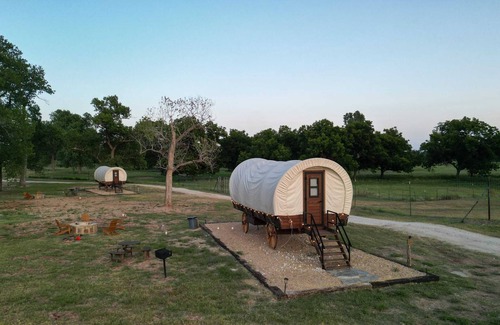 Satin House | Modern_ Unique_Old West Wagon_Spacious_Views