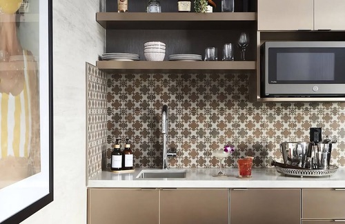 Coral Gables House | Modern Unit in Coral Gables! Parking, Rooftop Pool! Near Dadeland Mall!