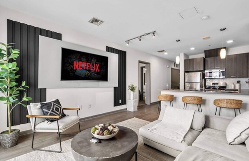 Downtown Apartment | Modern - Universal Stdios/Americana 2BD2BTH APT