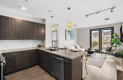 Downtown Apartment | Modern - Universal Stdios/Americana 2BD2BTH APT