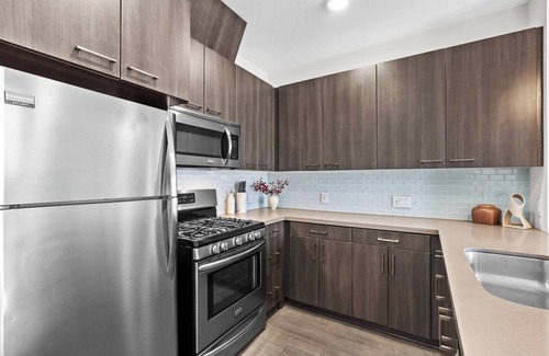 Downtown Apartment | Modern - Universal Stdios/Americana 2BD2BTH APT