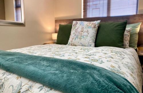 Worcester Apartment | Modern Van Riebeeck Park Accomodation