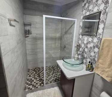 Worcester Apartment | Modern Van Riebeeck Park Accomodation