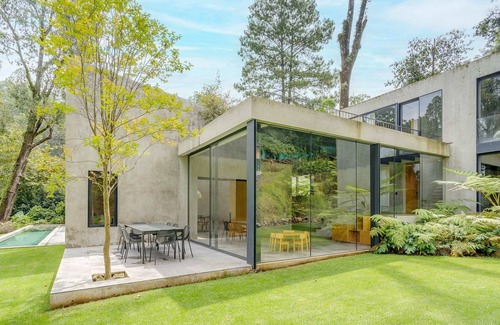 Valle de Bravo Villa | Modern Villa, Enormous Yard Private Heated Pool