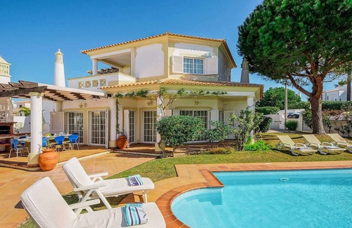 Gale Villa | Modern villa in great location close to amenities
