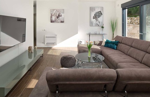 Podstrana Villa | Modern villa in Podstrana near Split with a swimming pool and an elevator