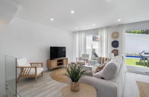 Charneca de Caparica e Sobreda Villa | Modern Villa with pool and garage by Soulplaces