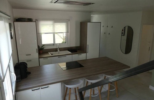 Lattes Villa | Modern villa with pool close to the beach