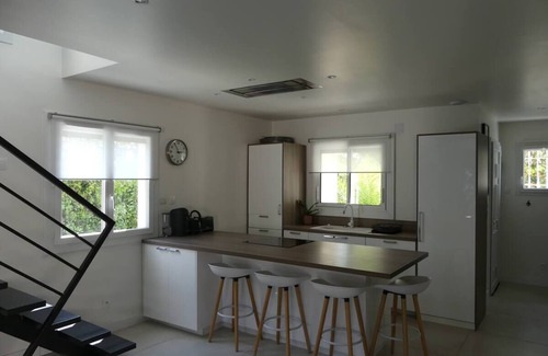 Lattes Villa | Modern villa with pool close to the beach