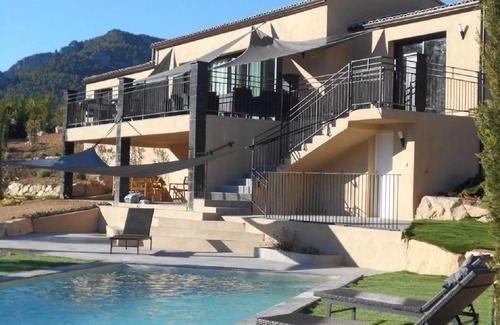 Propiac Villa | Modern villa with private swimming pool in the middle of the hills in Southern Drôme Provençale