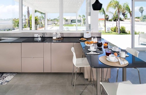 Marsala Villa | Modern villa with swimming pool, Sicily