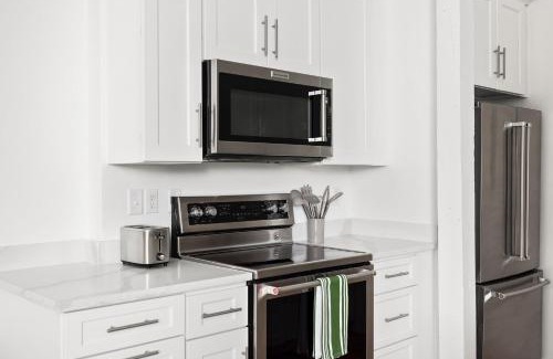 Old Port Apartment | Modern Walkable Old Port 2BR Loft