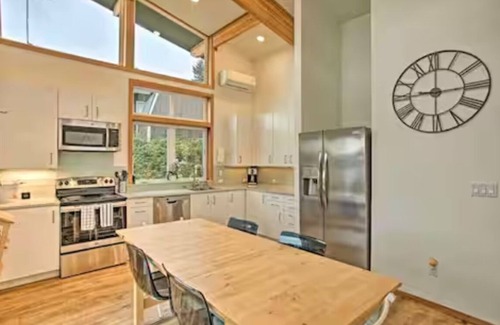 Grapeview Cabin | Modern Waterfront Bungalow on the Puget Sound