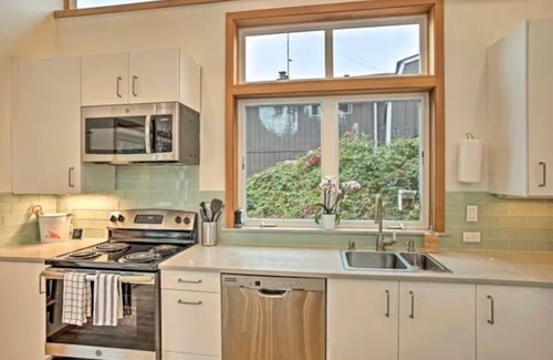 Grapeview Cabin | Modern Waterfront Bungalow on the Puget Sound