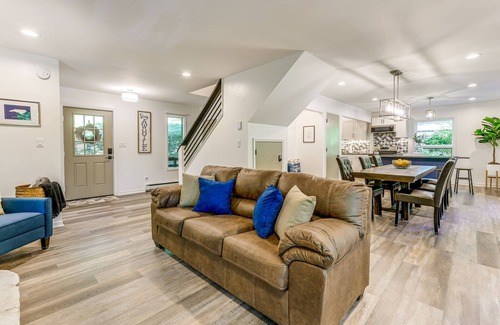 Hemphill Heights Cabin | Modern Waynesville Cabin ~ 9 Mi to Lake Junaluska!