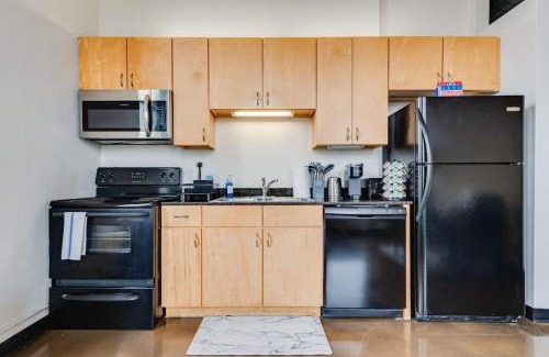 West Loop Apartment | Modern West Loop Gem-City Views & Prime Location 4