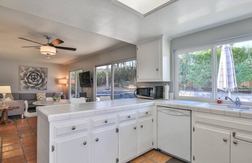 Cathedral City Cove House | Modern Zen Retreat - Best Indoor & Outdoor Living