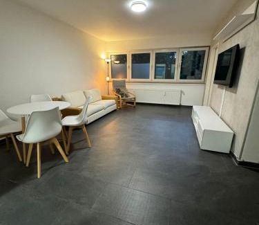 Leverkusen Apartment | Modern & Zentral in Lev, schnell in Köln DDorf, schnelles WIFI, Netflix