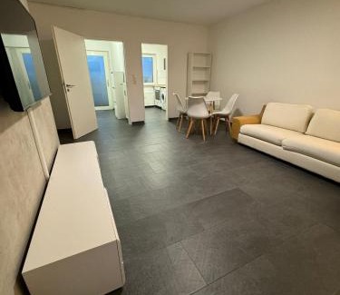 Leverkusen Apartment | Modern & Zentral in Lev, schnell in Köln DDorf, schnelles WIFI, Netflix