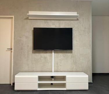 Leverkusen Apartment | Modern & Zentral in Lev, schnell in Köln DDorf, schnelles WIFI, Netflix