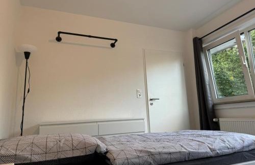 Leverkusen Apartment | Modern & Zentral in Lev, schnell in Köln DDorf, schnelles WIFI, Netflix