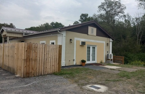 Port Matilda Condo | Modern1 bd on the creek front 15 min to State College