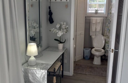 Port Matilda Condo | Modern1 bd on the creek front 15 min to State College