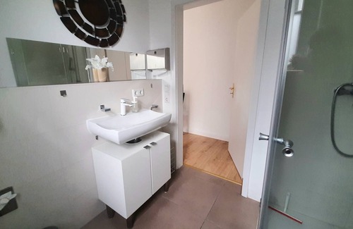 Elsenfeld Apartment | Moderne WHG in Churfranken: Fahrrad-wandertouren & Geschäftlich/monteuer😊