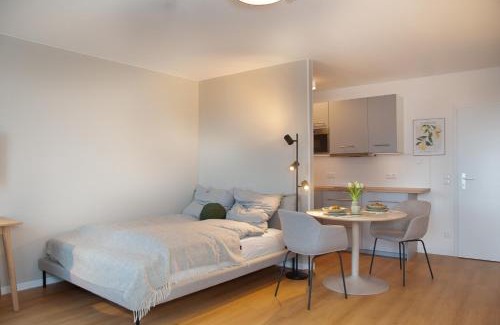 Wedding Apartment | Modernes Studio Apartment Berlin Mitte 37m2 - U-Bahn Leopoldplatz by Rooms Berlin