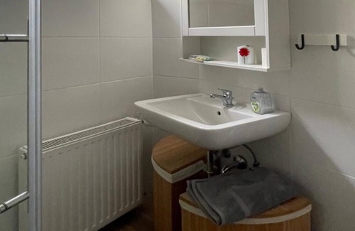 Bensberg House | Modernes und Gemütliches Gästehaus