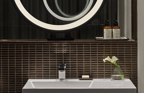 SoHo Hotel | ModernHaus SoHo, Pet-Friendly King Studio Room, Minutes to Brooklyn Bridge!