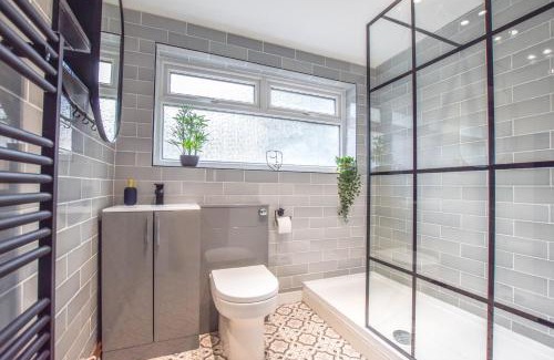 Roath House | Modernistic 4-bedroom home close to City Centre