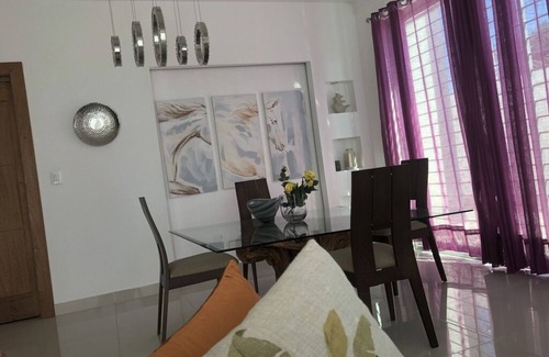 Punal House | Moderno Amueblado A/c wi/fi 7min