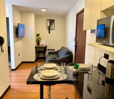 Cochabamba Apartment | Moderno apartamento de 1 dormitorio con vista a la ciudad