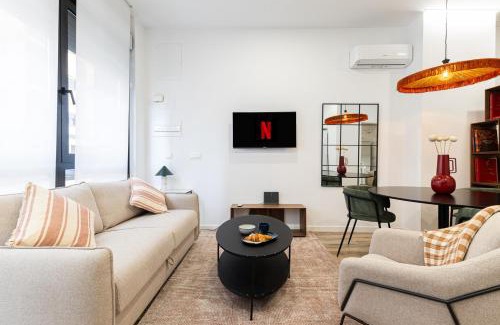 Torrefiel Apartment | Moderno loft reformado, Smart TV, AC, Beach, 3Pax