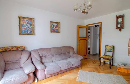 Sinaia Apartment | Modest and Authentic Roumanian Middle Class Apartment