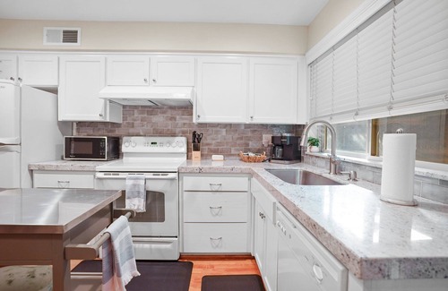 Modesto Condo | Modesto Cozy Hideaway